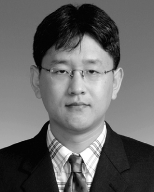 Kang-Woo Lee