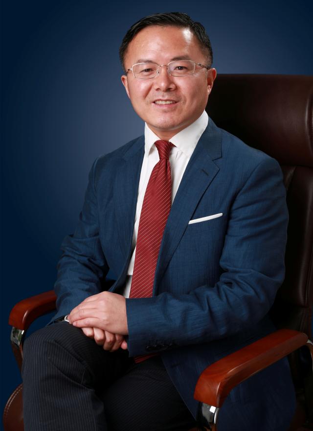 Mangui Han