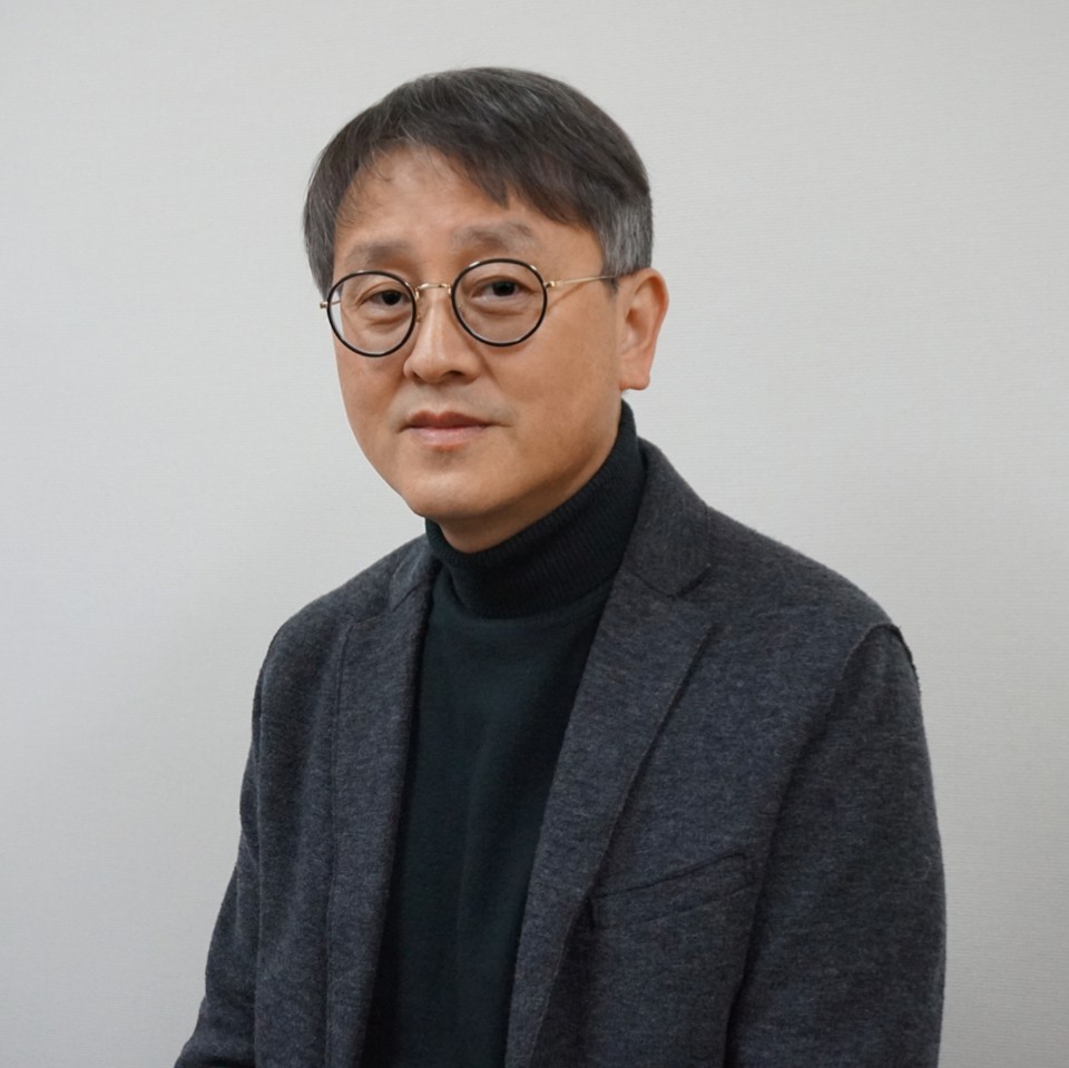 Suk Chan Lee