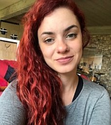 Lívia F. Costa