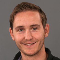 Robert J Holtackers