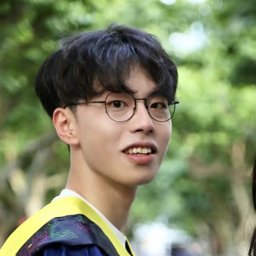 Jiaxin Ye
