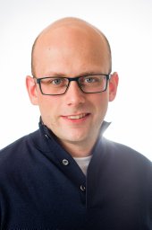 Simon M Fairclough