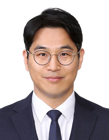 Hyunwoo J Kim